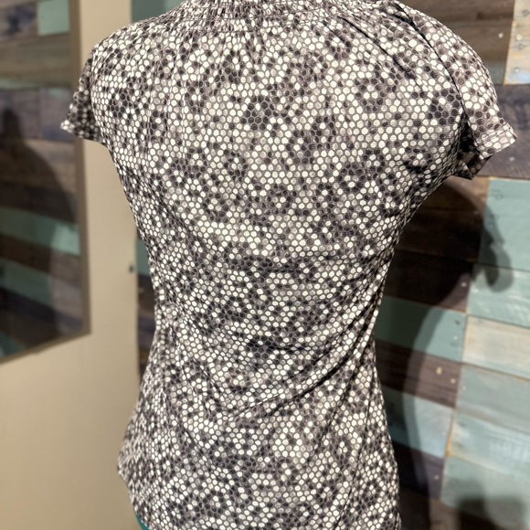 THE LIMITED - Women’s STRETCH TOP short sleeve RUFFLE Sz S Dots - NEUTRA… - Picture 8 of 8